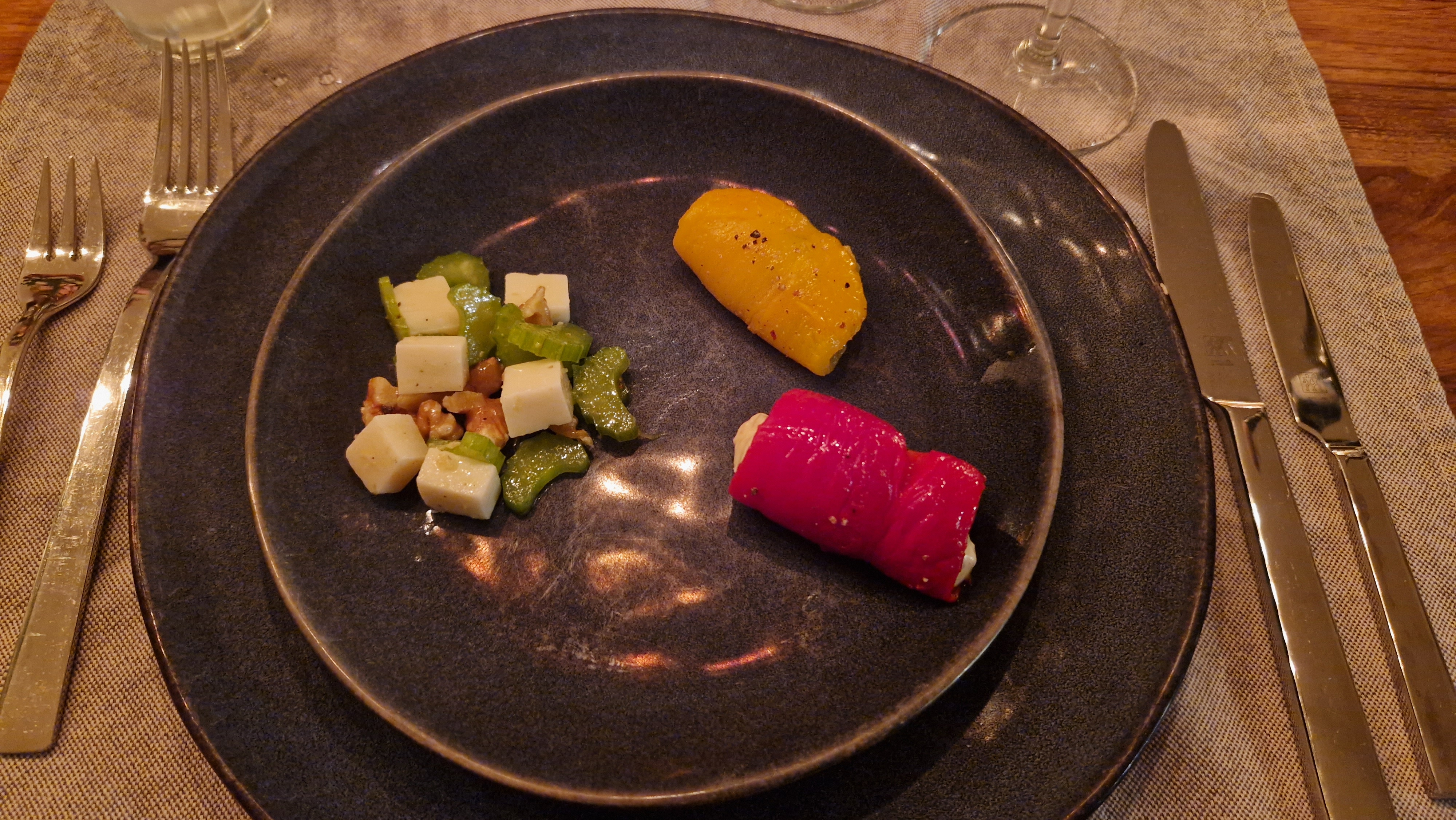 Paparikrolletjes met vegan tonijnsaus en Piemontese Salade